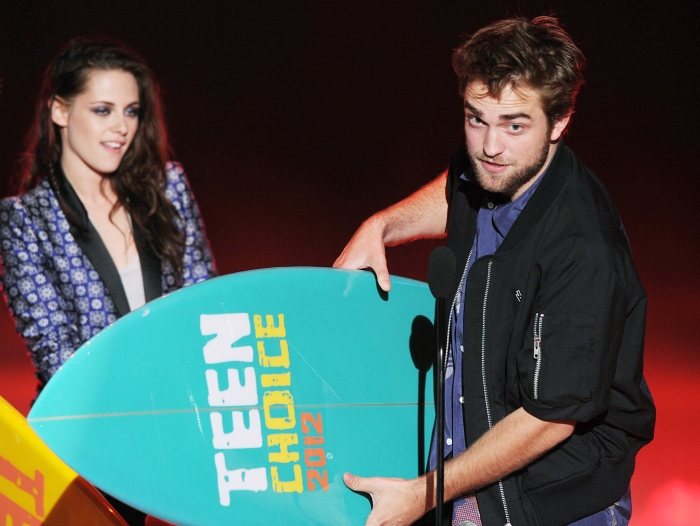 Robert Pattinson fa festa con Leonardo DiCaprio, Kristen Stewart può contare su Jodie Foster Robert Pattinson fa festa con Leonardo DiCaprio, Kristen Stewart può contare su Jodie Foster