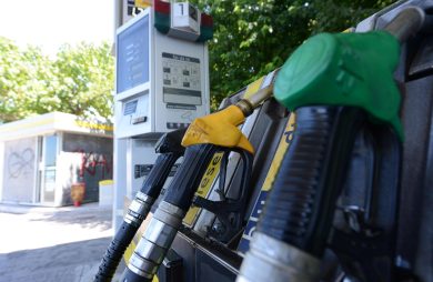 Benzina, ormai il pieno è diventato un lusso
