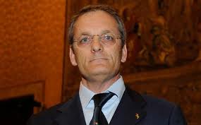 “Io, senatore di quartiere contro i cento-sauri della politica”