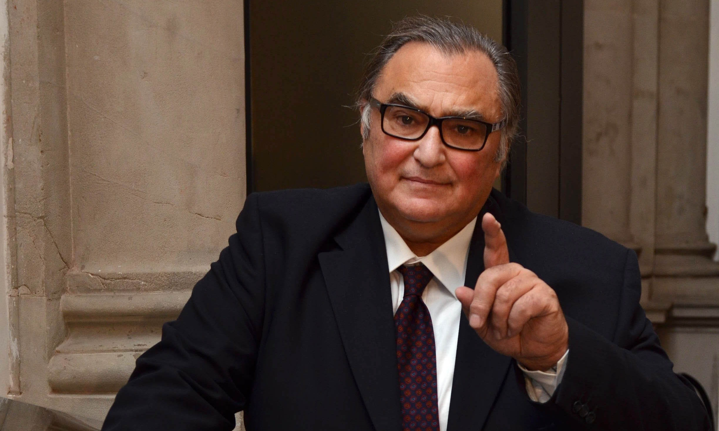 Giulio Sapelli: non basta tagliare le spese, in Italia bisogna tagliare le teste