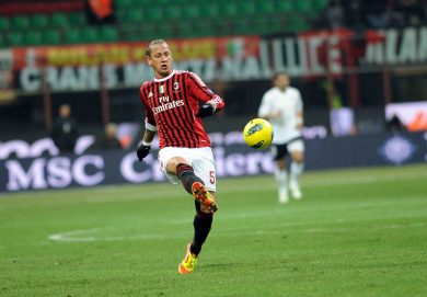 Mexes vuole lasciare il Milan, scambio con Bendtner?
