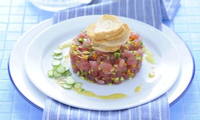 Ricette d’estate: tartare di tonno con zucchine novelle