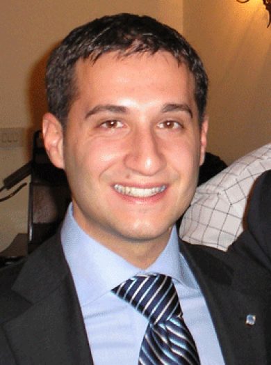 Guardate questo politico: rubava anche la luce