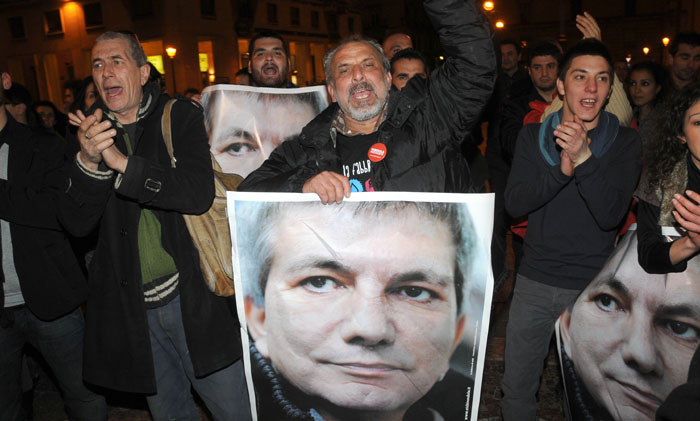 La nuova alleanza PD-Vendola? Un gelato al limone e cioccolato. La nuova alleanza PD-Vendola? Un gelato al limone e cioccolato.