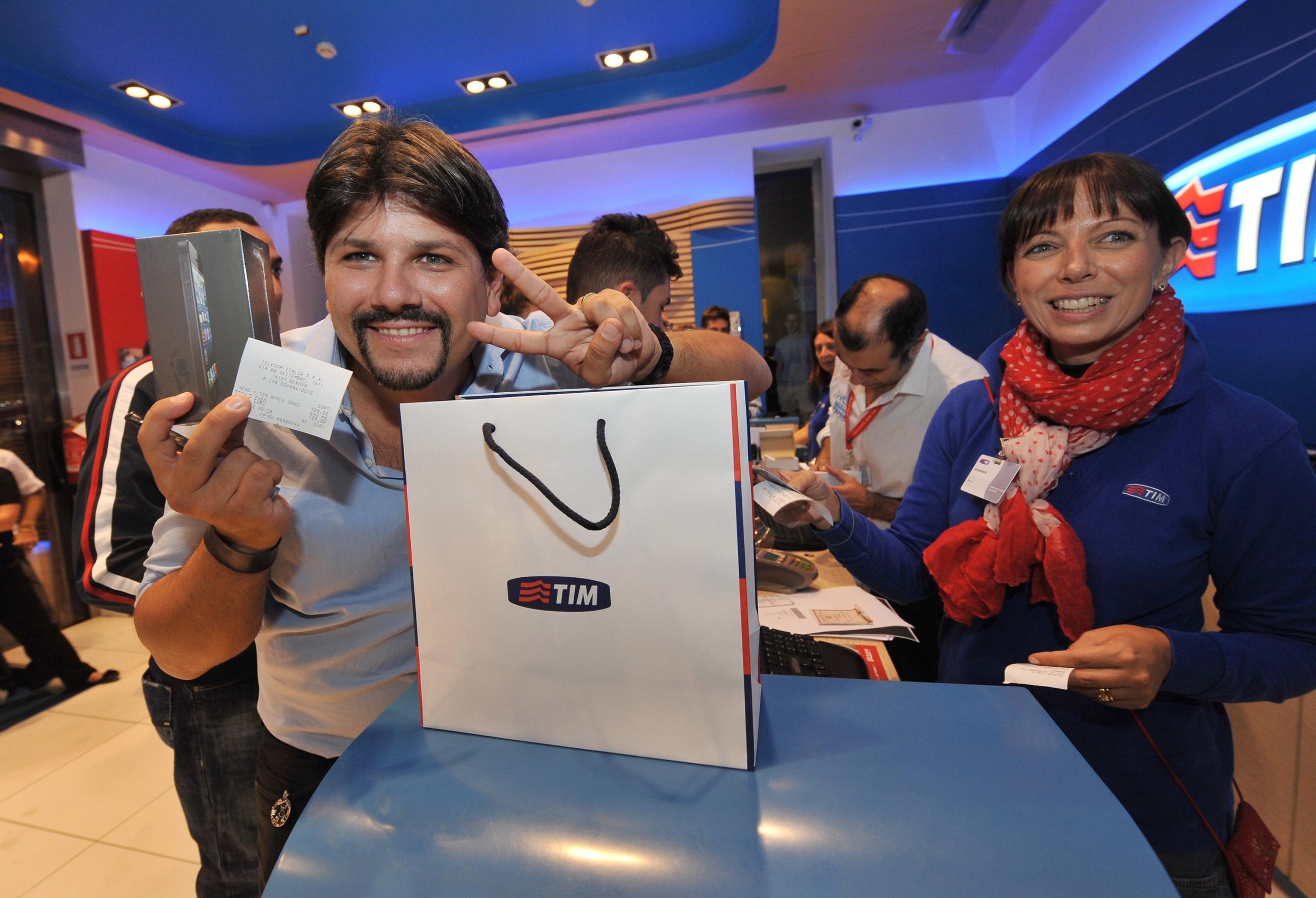 I giovani: senza lavoro ma con l’iPhone 5