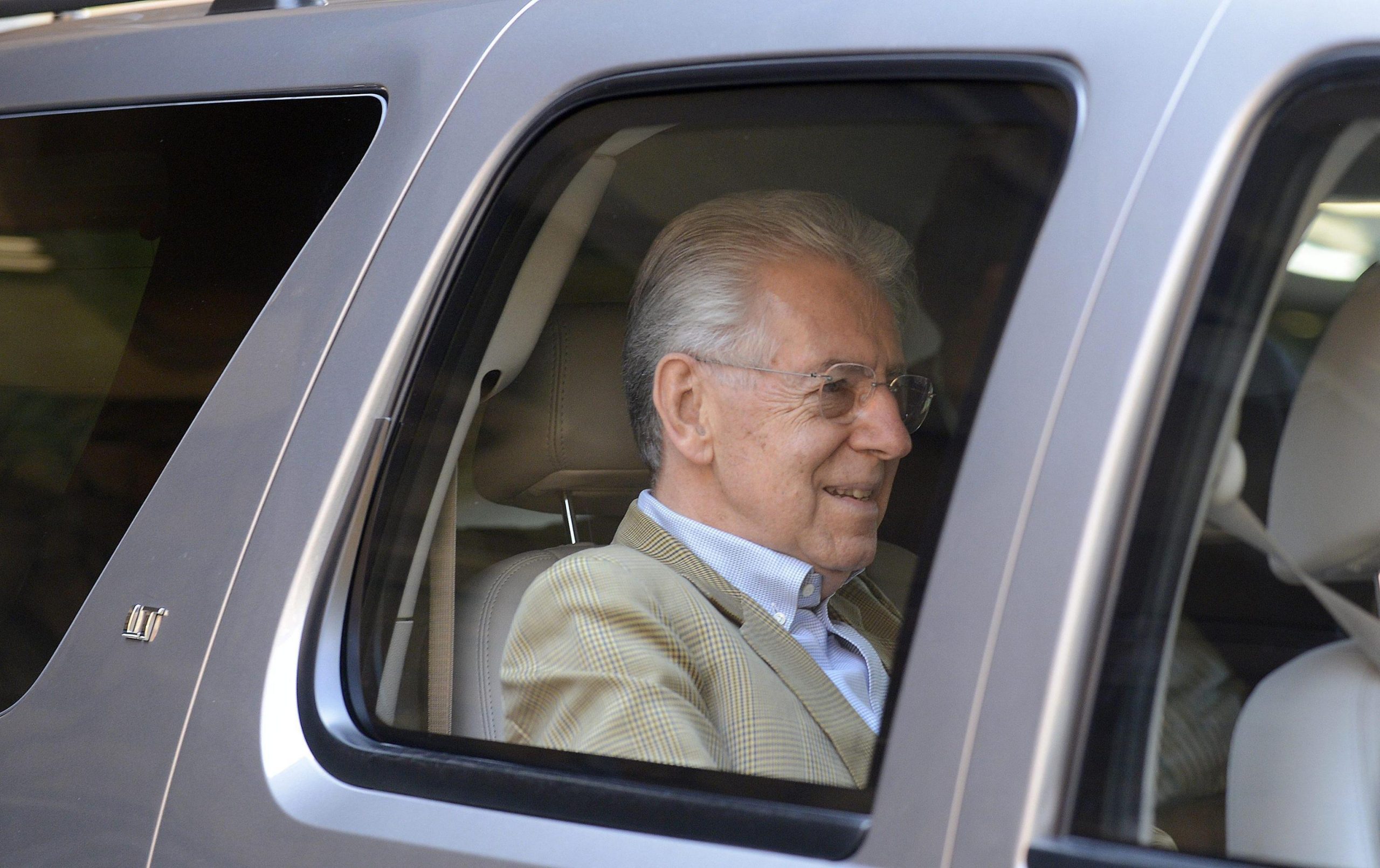 Soldi alla politica: i partiti ora temono un blitz di Monti Soldi alla politica: i partiti ora temono un blitz di Monti