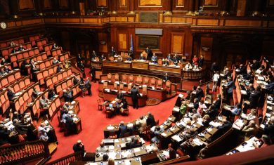 Questa ci mancava: arrestato per spaccio di cocaina il direttore delle Poste del Senato