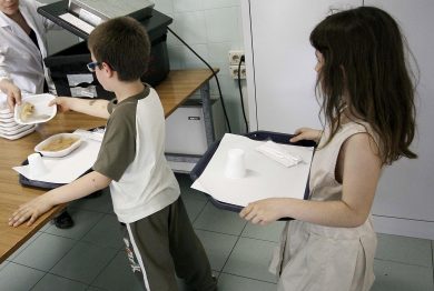 Mense scolastiche: “Qui mangia anche chi non paga”