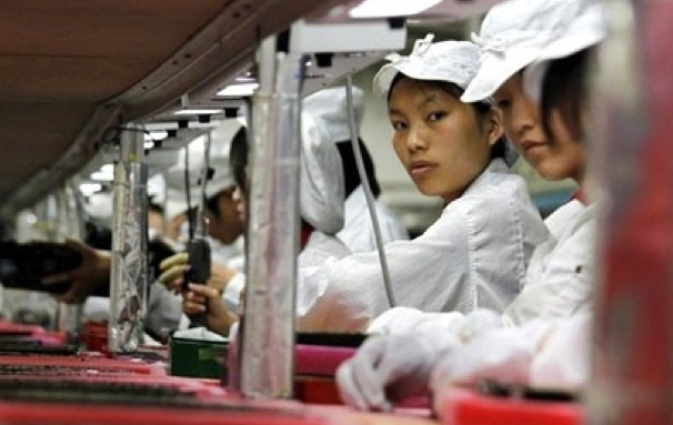 Foxconn, la fabbrica del’iPhone chiusa per una rivolta dei lavoratori Foxconn, la fabbrica del’iPhone chiusa per una rivolta dei lavoratori