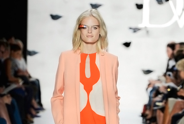 Gli occhiali di Google sfilano con Diane Von Furstenberg: ecco il primo (straordinario) video Gli occhiali di Google sfilano con Diane Von Furstenberg: ecco il primo (straordinario) video