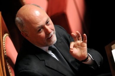 Lusi alla gogna di Twitter