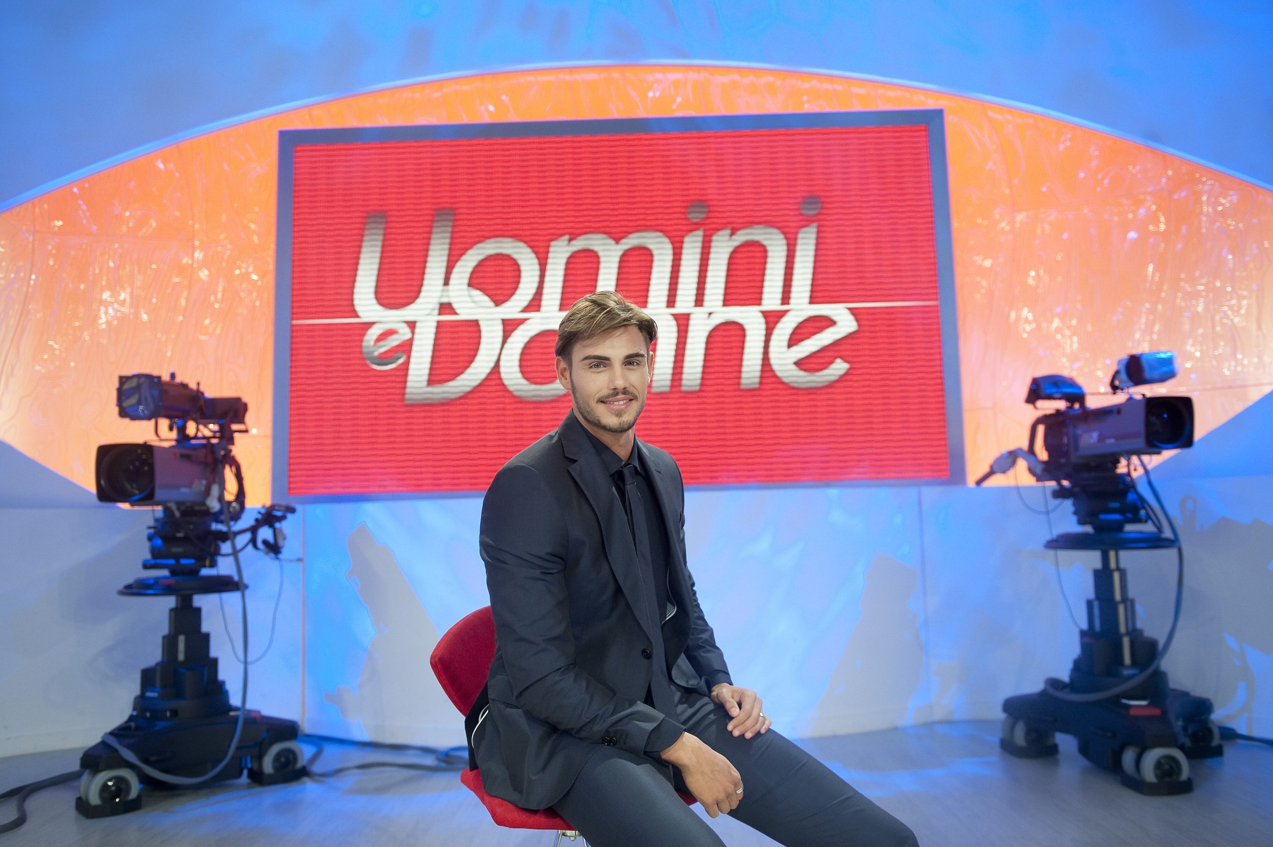 Torna Uomini e donne, il talk show più snobbato ma sempre vincente Torna Uomini e donne, il talk show più snobbato ma sempre vincente