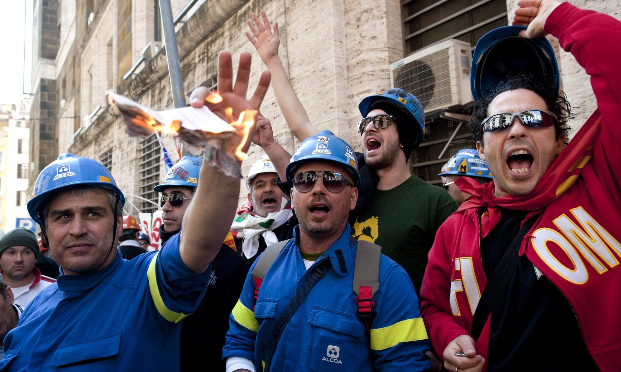 Le Alcoa d’Italia. Altre aziende che noi manteniamo (inutilmente) Le Alcoa d’Italia. Altre aziende che noi manteniamo (inutilmente)