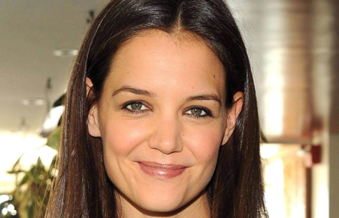 Katie Holmes al debutto nella moda: le reazioni Katie Holmes al debutto nella moda: le reazioni