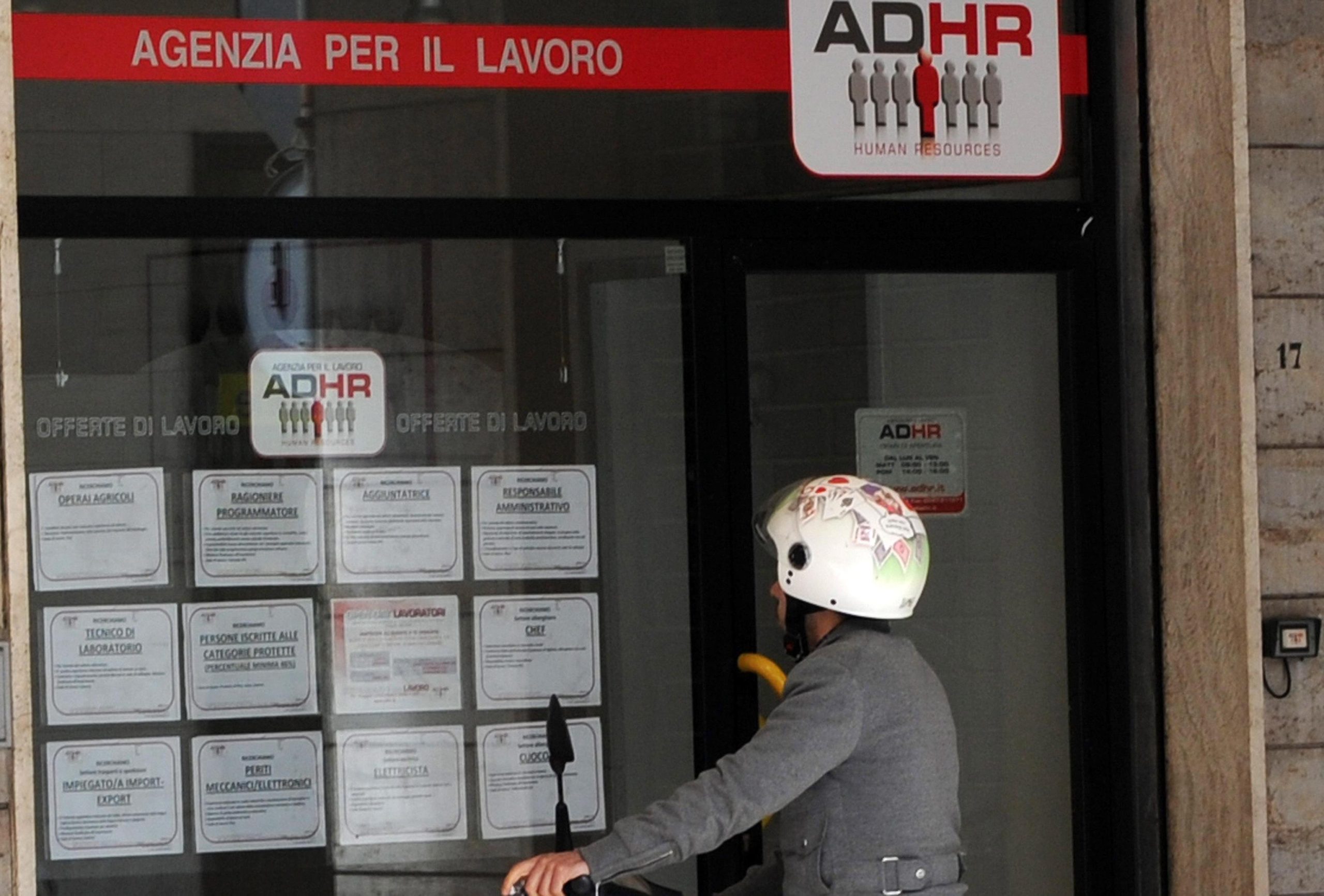 Lavoro: la disoccupazione, quella vera, è sopra il 17%