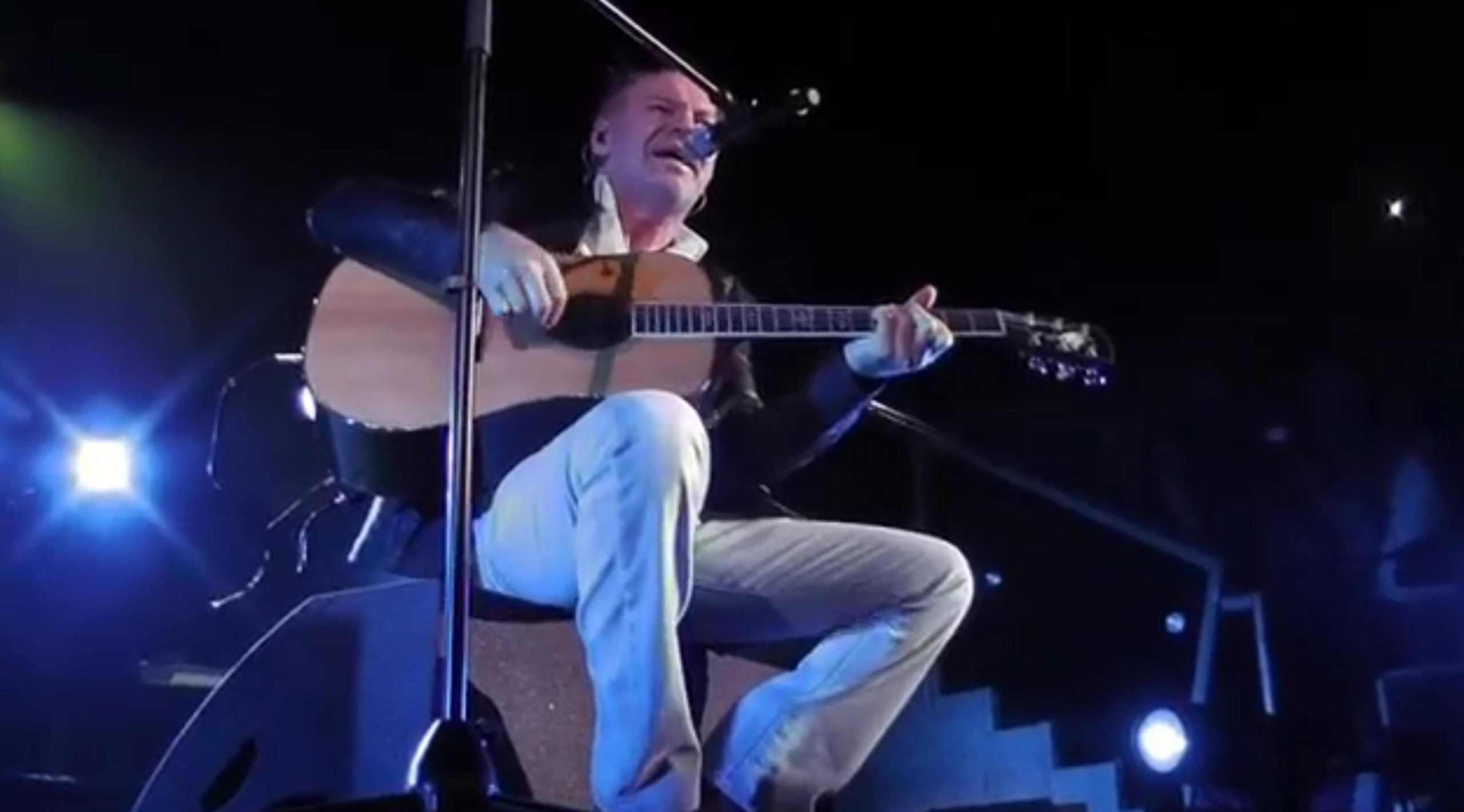 Vasco Rossi torna dal vivo e lascia tutti ‘Senza Parole’ al Cromie Vasco Rossi torna dal vivo e lascia tutti ‘Senza Parole’ al Cromie