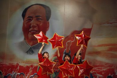 La Cina spende “solo” 2 miliardi di euro per il compleanno di Mao