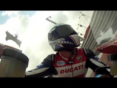Che cosa si prova a guidare una Ducati Panigale in pista?