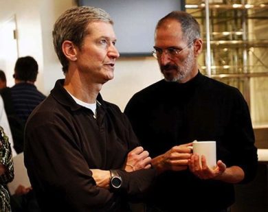 Apple, Tim Cook esce dall’ombra di Steve Jobs (e comincia a fare il capo)