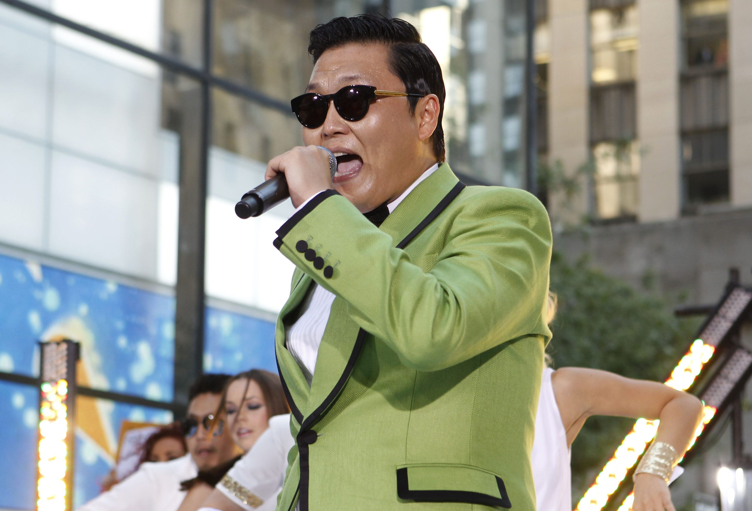 Gangnam Style, la traduzione della hit di PSY (dopo i flash mob in tutta Italia)