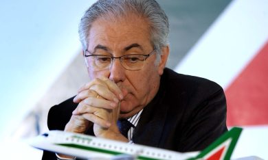 Alitalia, i voli estivi fanno bene ai conti