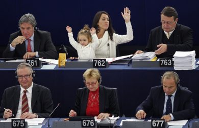 Licia Ronzulli: mamma volante e ‘votante’