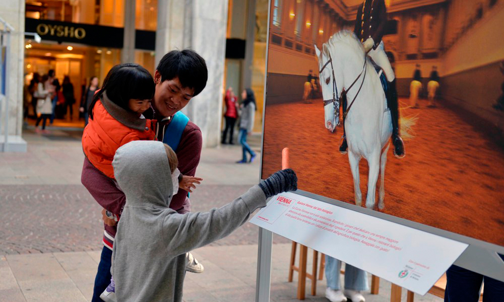 La Street art di Mark Jenkins a Milano