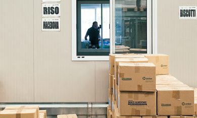 Banco alimentare, al lavoro nella fabbrica della beneficenza