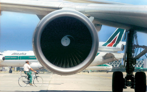 Alitalia, lavorare di più per evitare gli esuberi Alitalia, lavorare di più per evitare gli esuberi