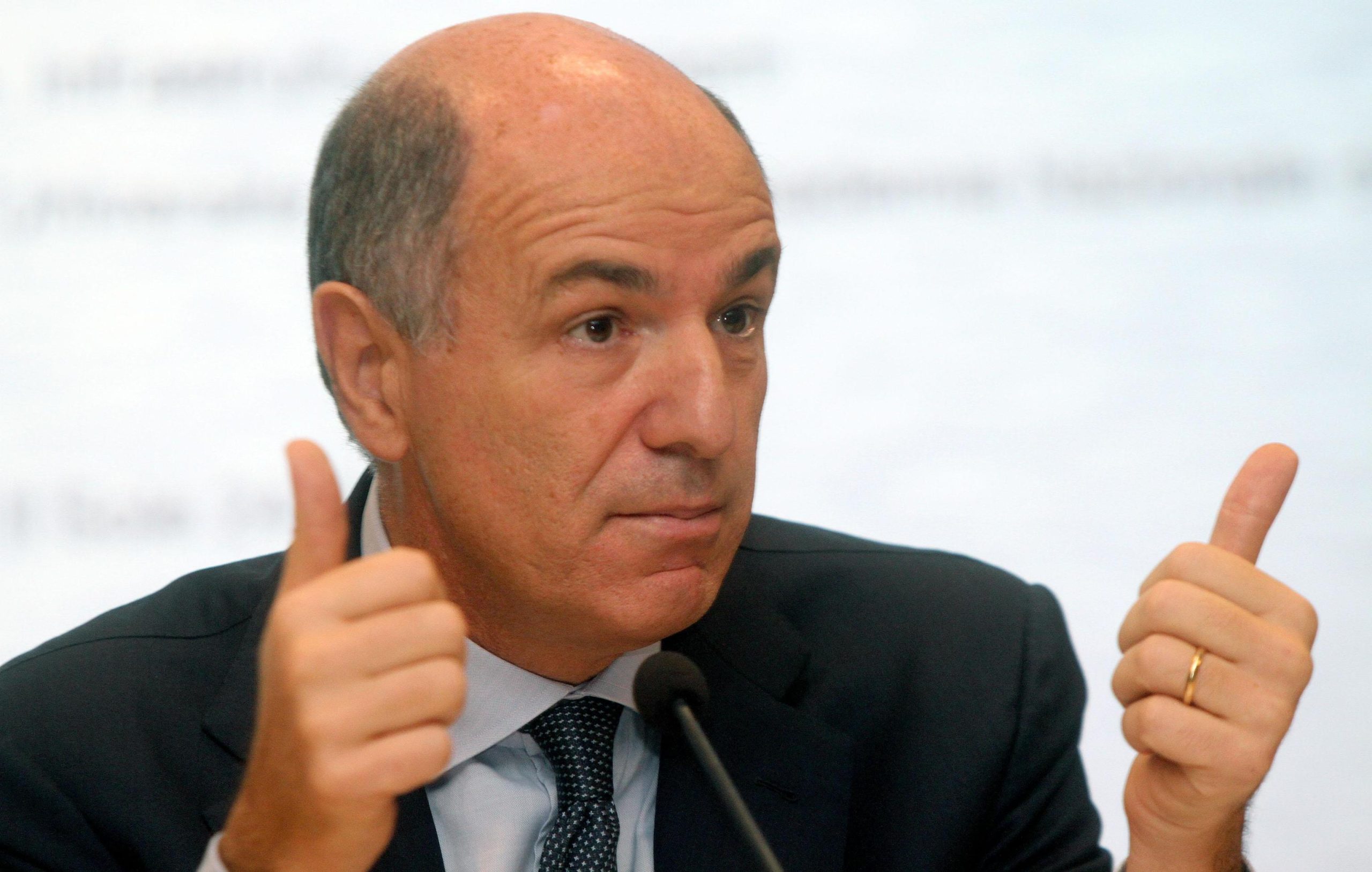 Passera-Unioncamere: sui tagli alle camere di commercio è battaglia Passera-Unioncamere: sui tagli alle camere di commercio è battaglia