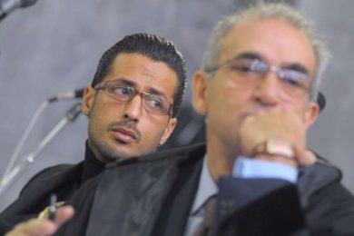 Fabrizio Corona aspetta la decisione del giudice, rischia il carcere per anni