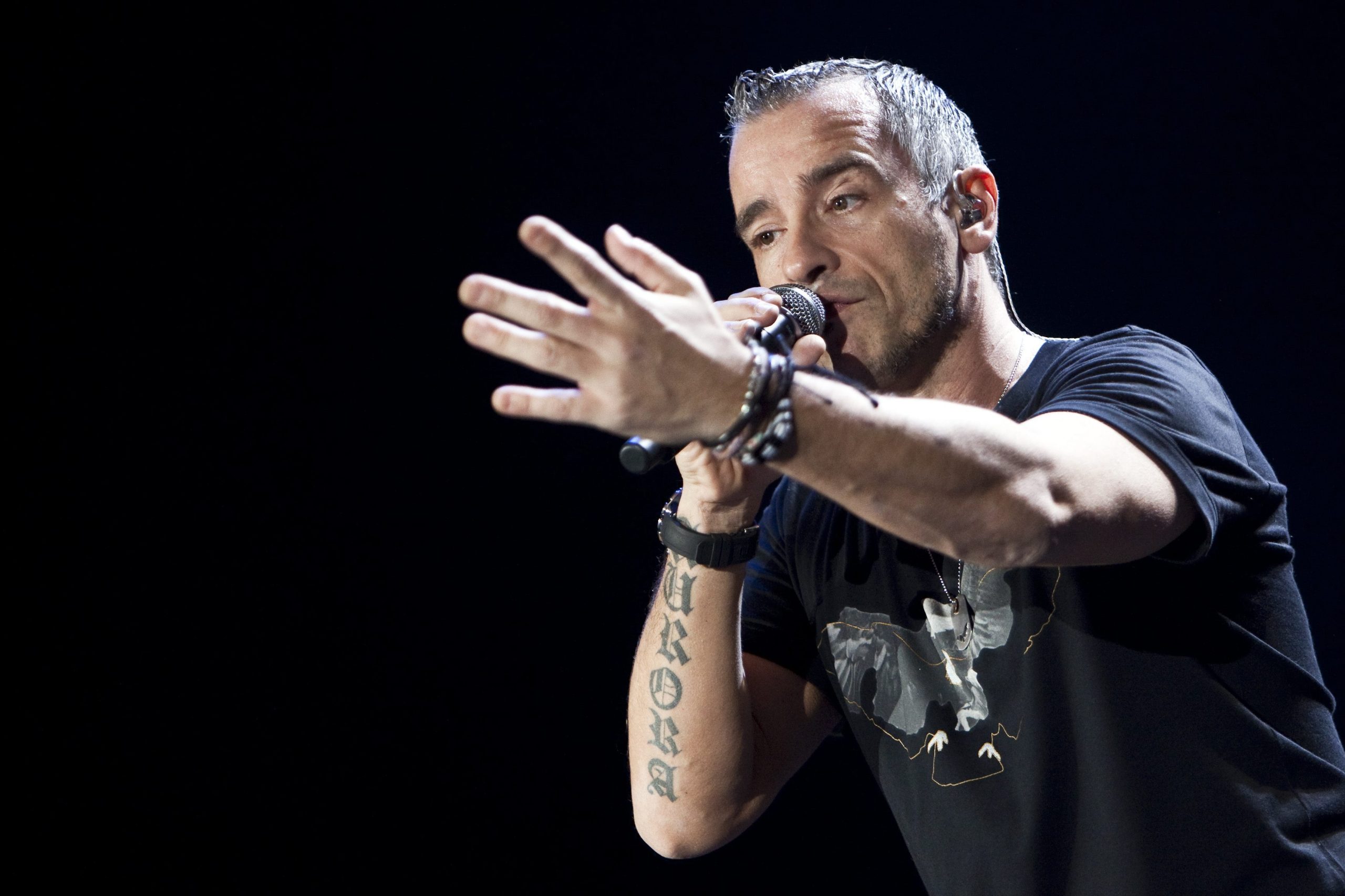Eros Ramazzotti, “Noi”: tra duetti e nuovo singolo, ci hai fatto soffrire Eros Ramazzotti, “Noi”: tra duetti e nuovo singolo, ci hai fatto soffrire