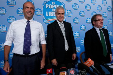 Formigoni resta (in agonia)