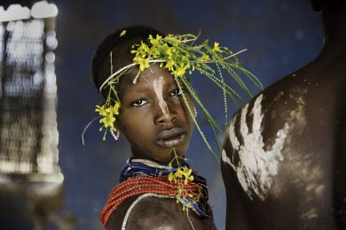 Steve McCurry in Viaggio intorno all’uomo: la mostra a Genova