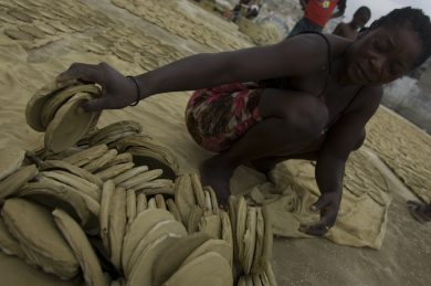 Rallentano i progressi sulla fame, ma non la caccia alla terra