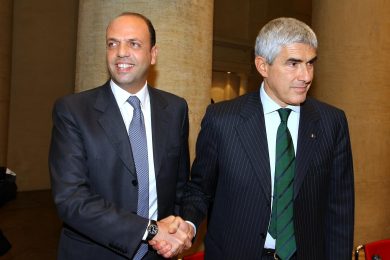 Il passo indietro di Berlusconi inaugura le primarie nel centrodestra