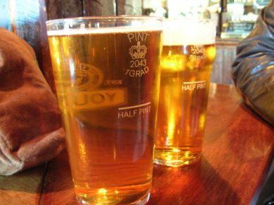 Birra: ecco dove costa di più in minuti di lavoro