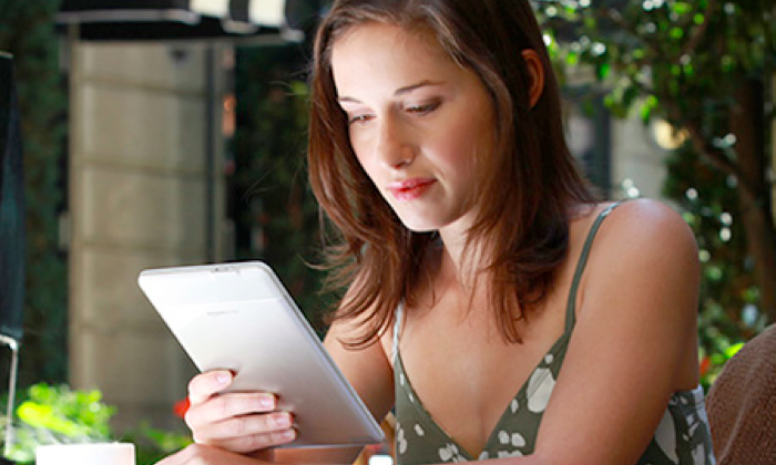 Gli italiani leggono sempre meno libri: gli ebook ci salveranno? Gli italiani leggono sempre meno libri: gli ebook ci salveranno?