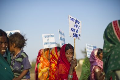 Migliaia di indiani in marcia per la terra