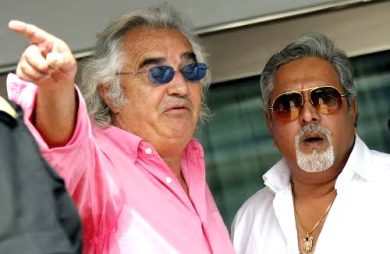Flavio Briatore si diverte con twitter