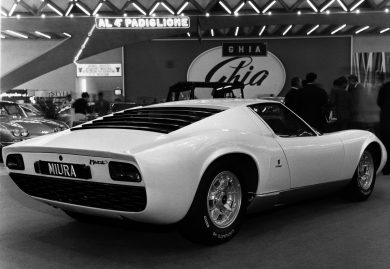 Apple1, Lamborghini, Ferrari: le aste dei grandi affari