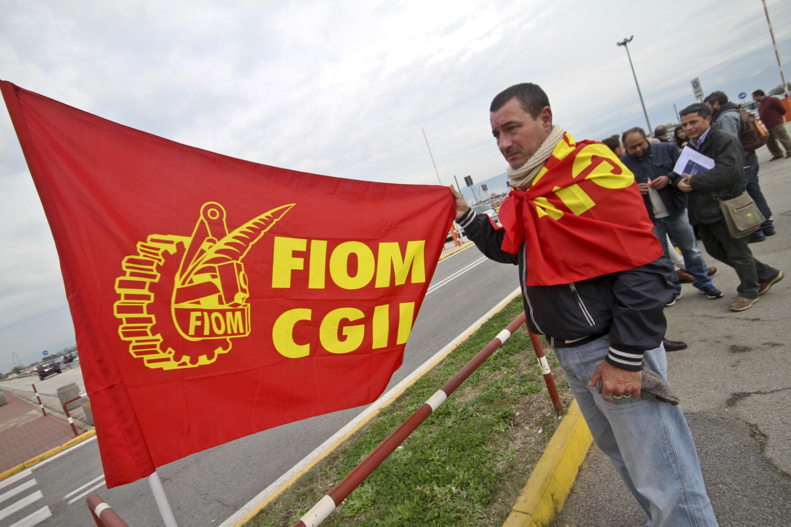 Pomigliano, la Fiom porta di nuovo la Fiat in tribunale