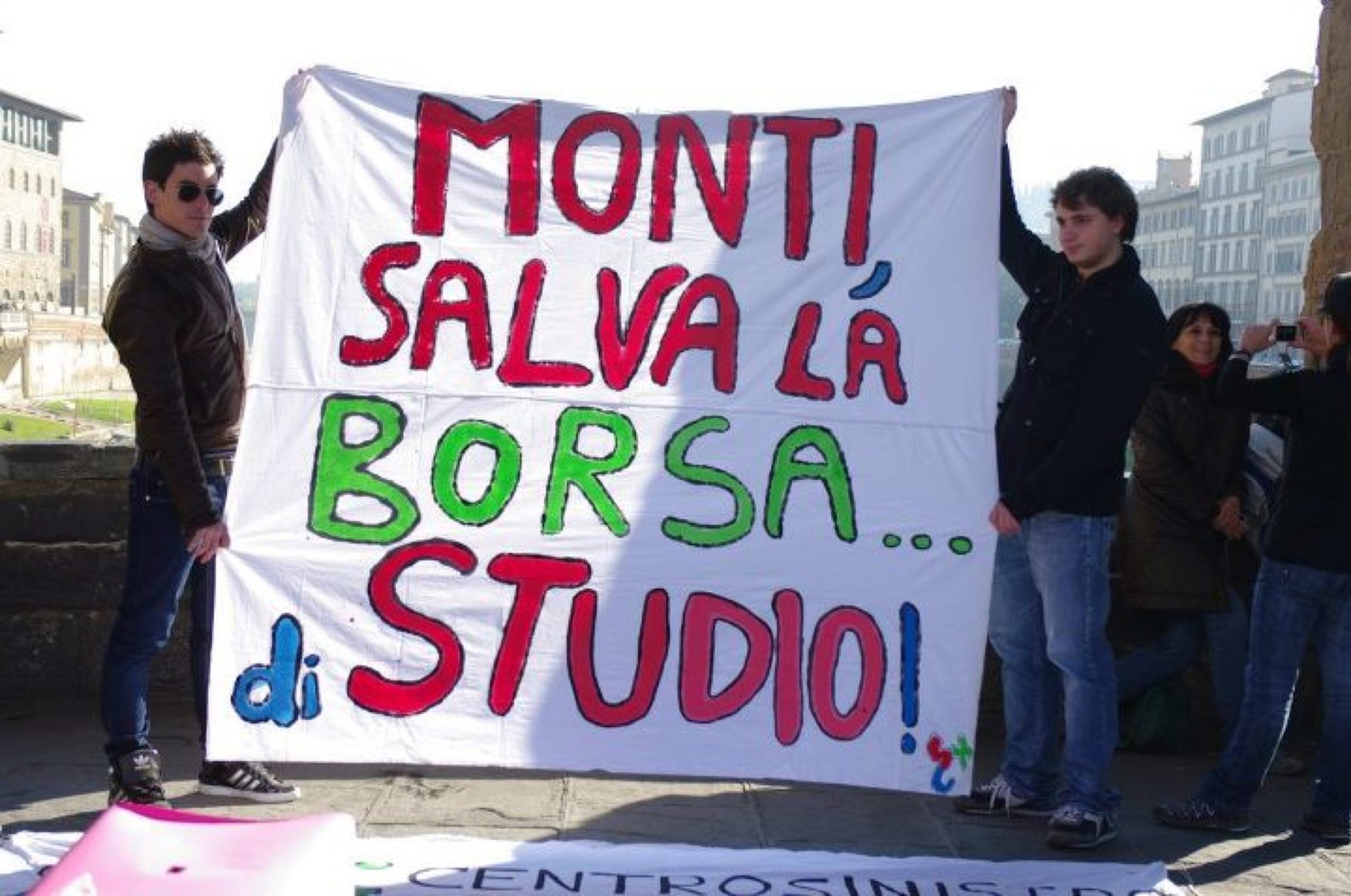 Lo sfascio della scuola dietro il “giallo” dei lacrimogeni