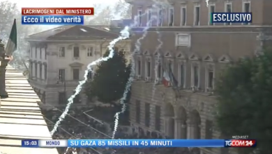 Lacrimogeni a Roma: il video di TgCom 24