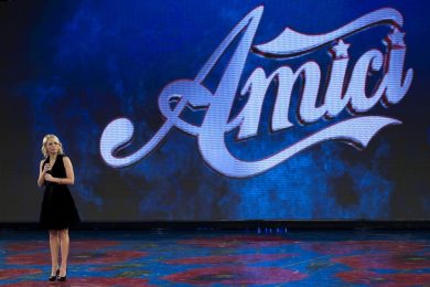 Amici. Torna lo show di Maria De Filippi ed è caccia ai nuovi talenti