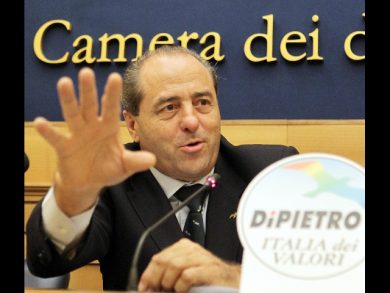 Accordo fatto con Grillo? Di Pietro capogruppo del M5S alla Camera