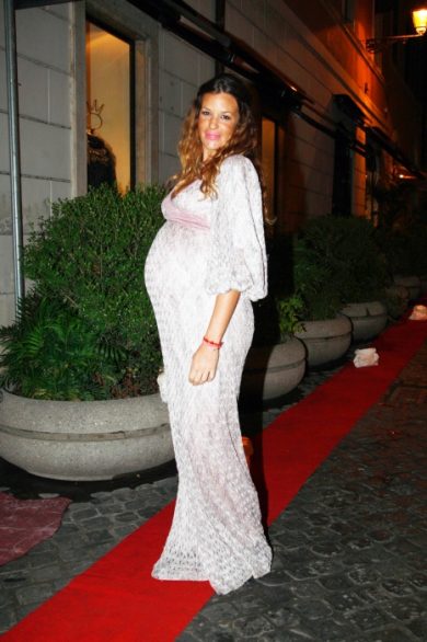 Alessia Fabiani cinguetta l’arrivo dei gemellini su Twitter