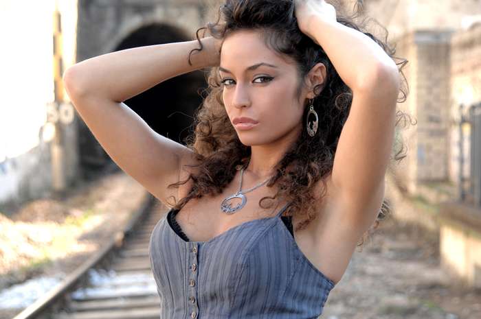 Il personaggio della settimana. Raffaella Fico Il personaggio della settimana. Raffaella Fico