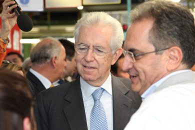 I social danno il voto al Governo Monti: 6– (politico)