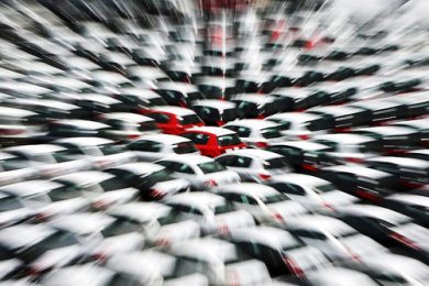 Auto nuova o usata, gli italiani dicono no